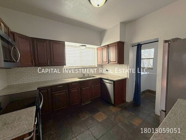 Building Photo - 1386 S 900 W