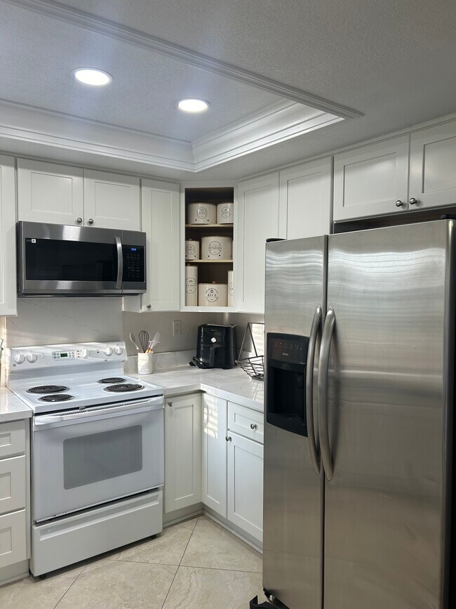 Foto del edificio - 22765 Lakeway Dr