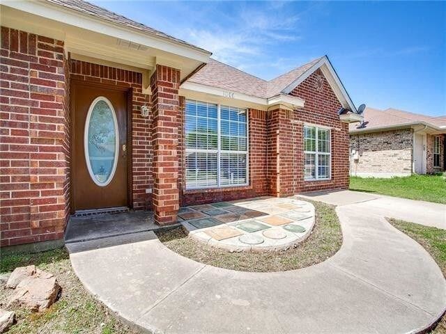 Building Photo - 1006 Solomon Dr