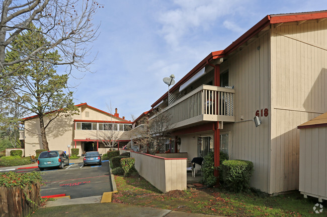 Building Photo - Auburn Villa