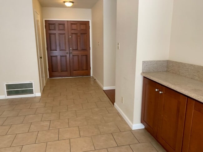 Building Photo - Adorable well maintained 3 bedroom 2 bath ...