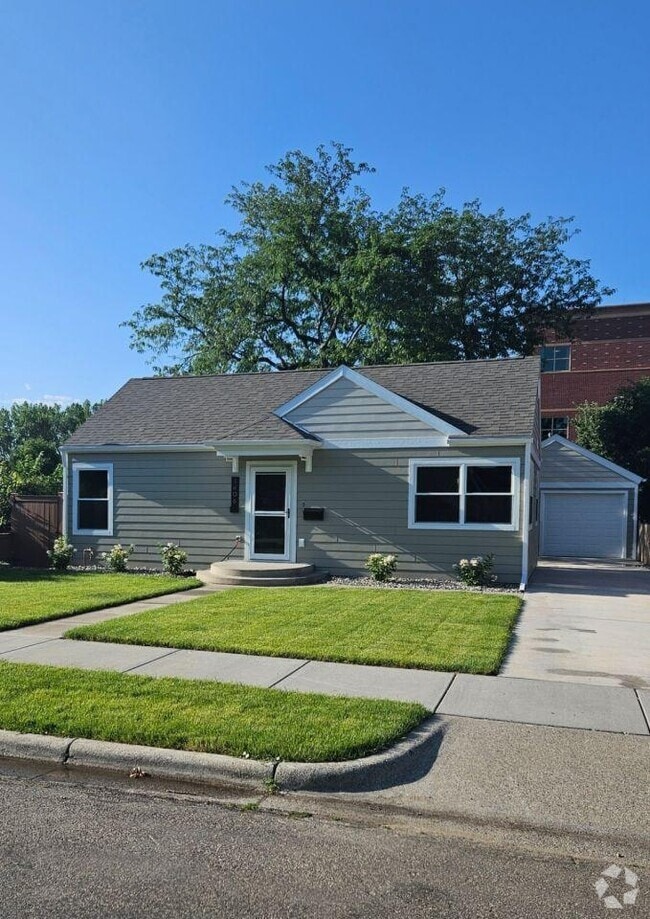 Building Photo - 1406 Avenue B