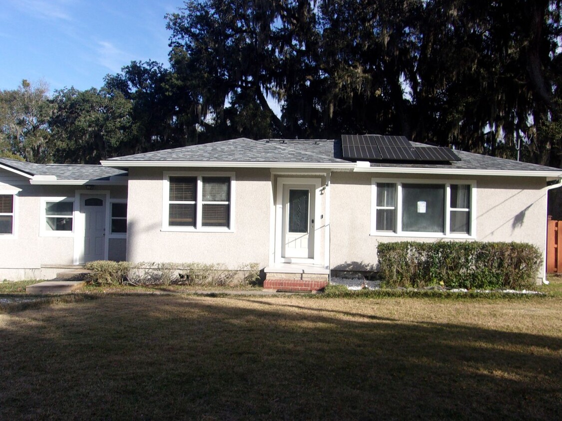 Primary Photo - Just Minutes to the Beach & Fernandina His...