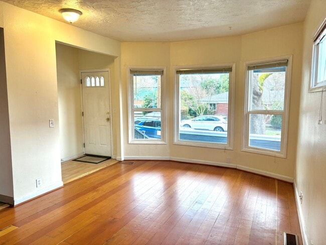 Building Photo - STARM02