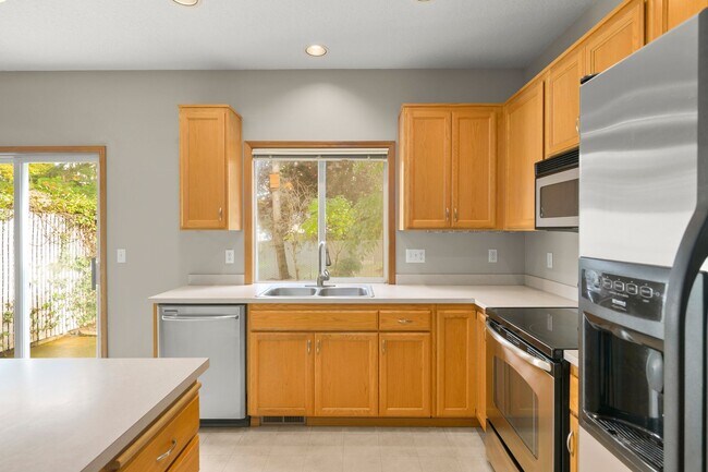 Foto del edificio - Fantastic Location - Beaverton 3 Bedroom, 2.5 Bath Townhome