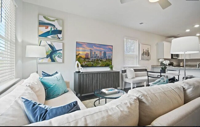 Foto del edificio - Large 3 Bedroom Townhome Coming Soon!