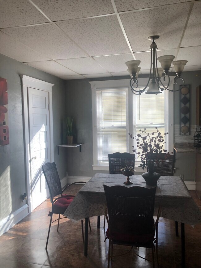 Kitchen - 1643 N Main St