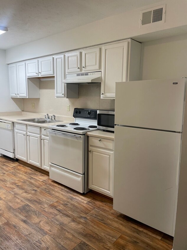 Primary Photo - Modern 2-Bed, 1-Bath Oasis with Central Ai...