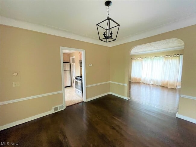 Foto del edificio - 3889 Grenville Rd