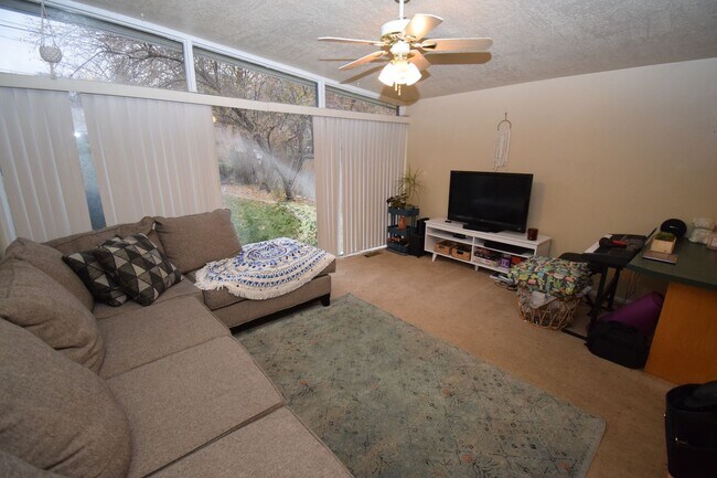 Photo - Cozy 2 Bedroom Duplex in Holladay House