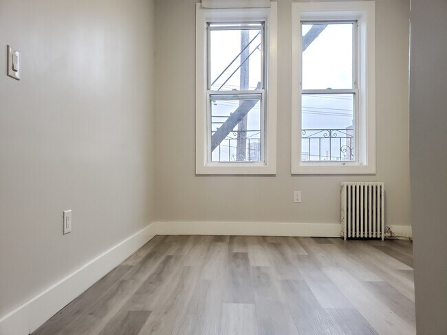 Building Photo - 108 60th St