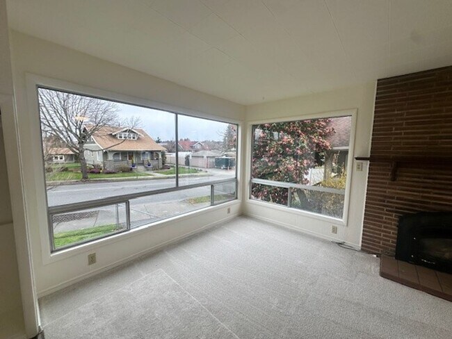 Building Photo - 811 N 3rd St