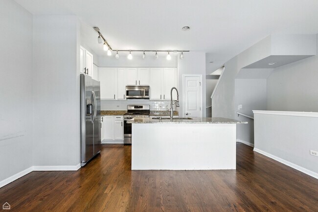 Foto del edificio - 346 E 25th Pl