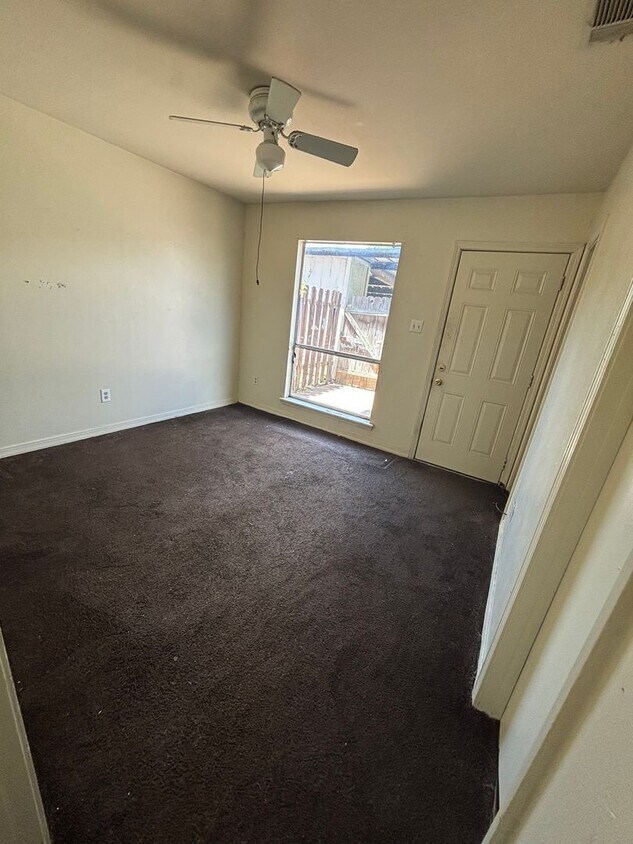 Foto del edificio - 5705 E Texas St