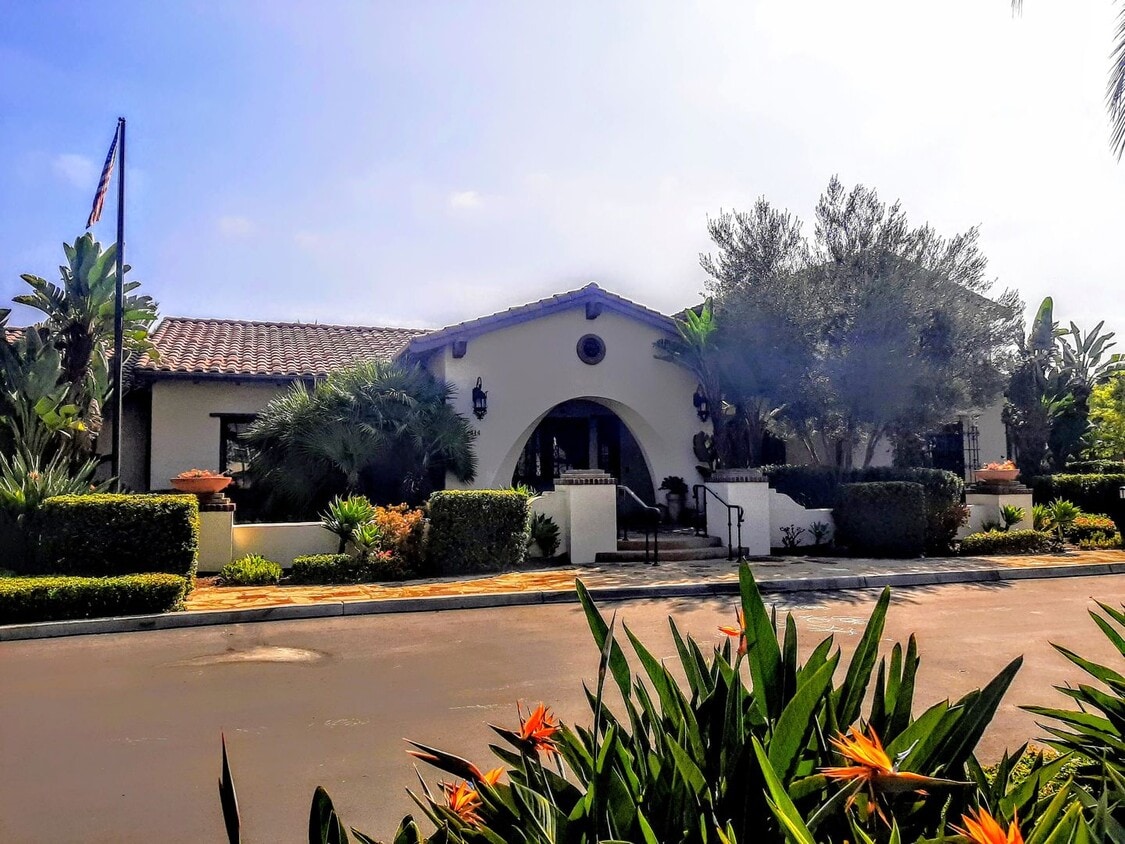 Foto principal - MERIDA LANE BREA 92823 (2 BED / 2 BATH)