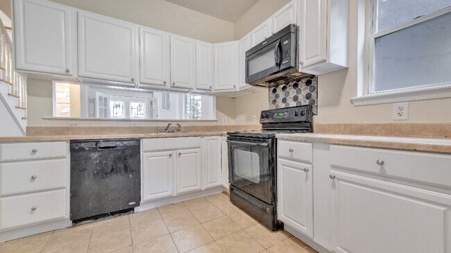 Foto del edificio - 720 Gresham Pl NW
