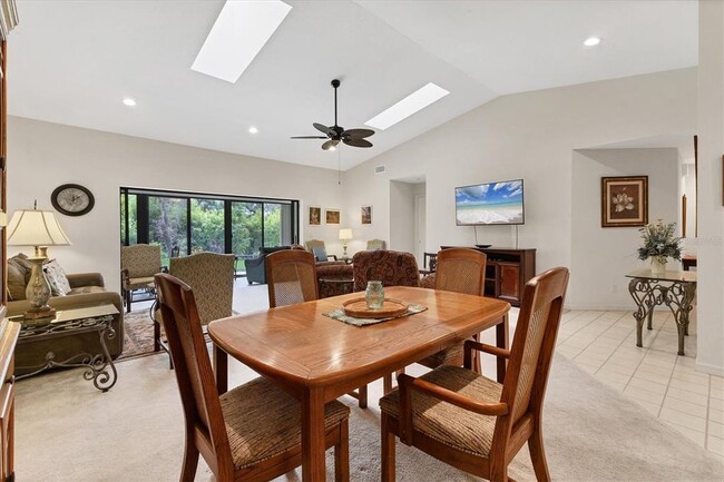 Building Photo - 3946 Wilshire Cir E