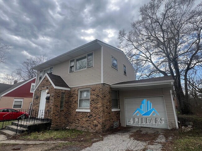 Foto del edificio - "Spacious 4-Bed, 2-Bath Gem on Kentucky Street – 2,178 Sq. Ft. of Comfort!"