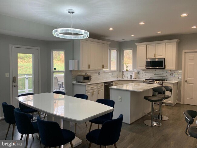Foto del edificio - 5326 Poplar Valley Ct