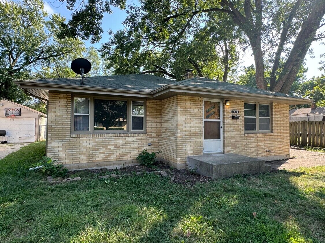 Primary Photo - 2220 Midway Dr