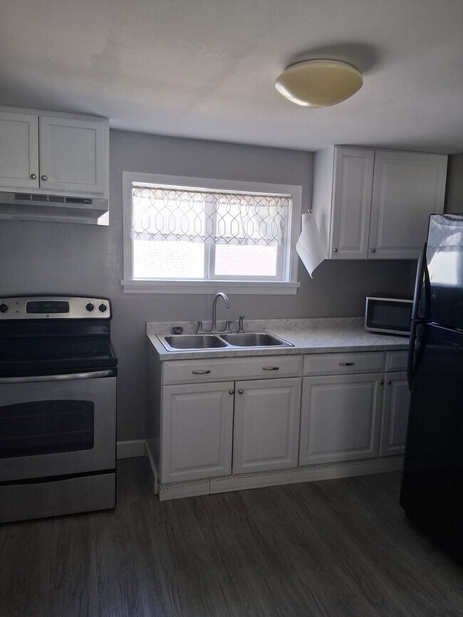 Foto del edificio - 1BR//1 B  Single Family Home  Mapleside Ne...