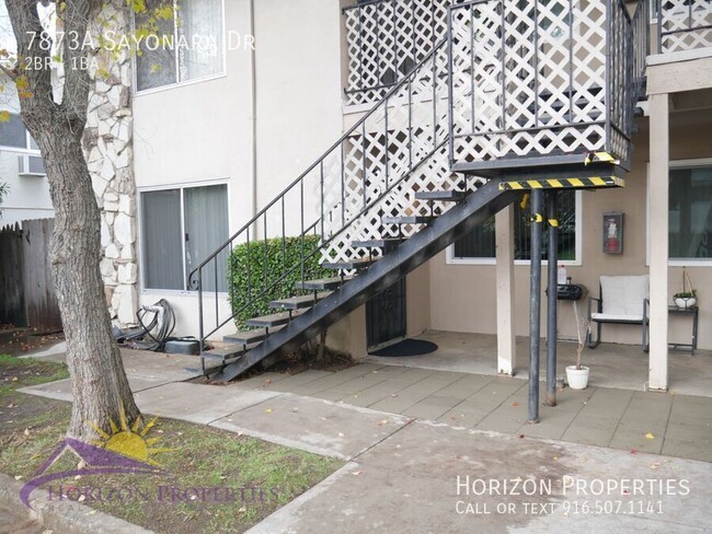 Foto del edificio - Open 2 Bed 1 Bath Fourplex in Citrus Heights