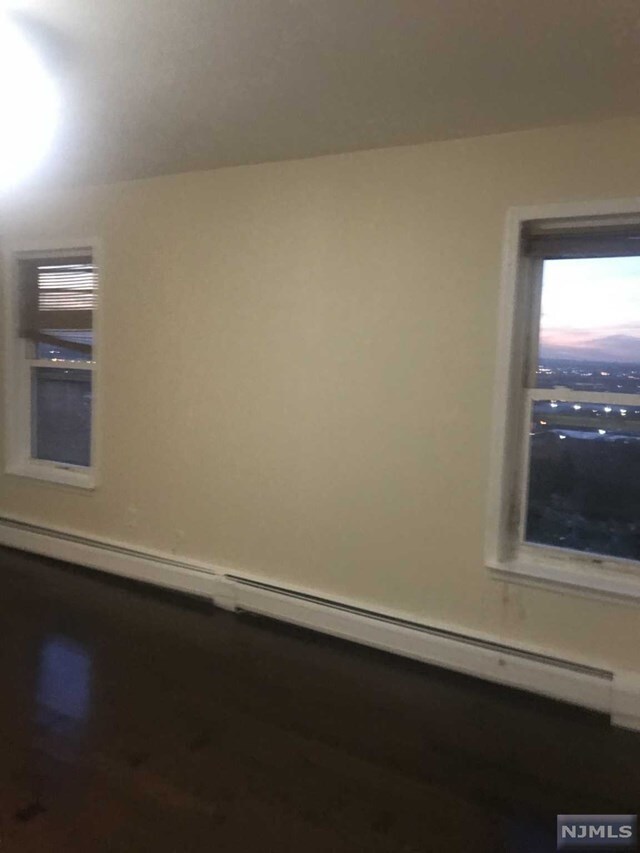 Foto del edificio - 452 Harding Pl