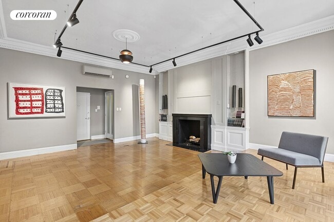 Foto del edificio - 4 E 81st St