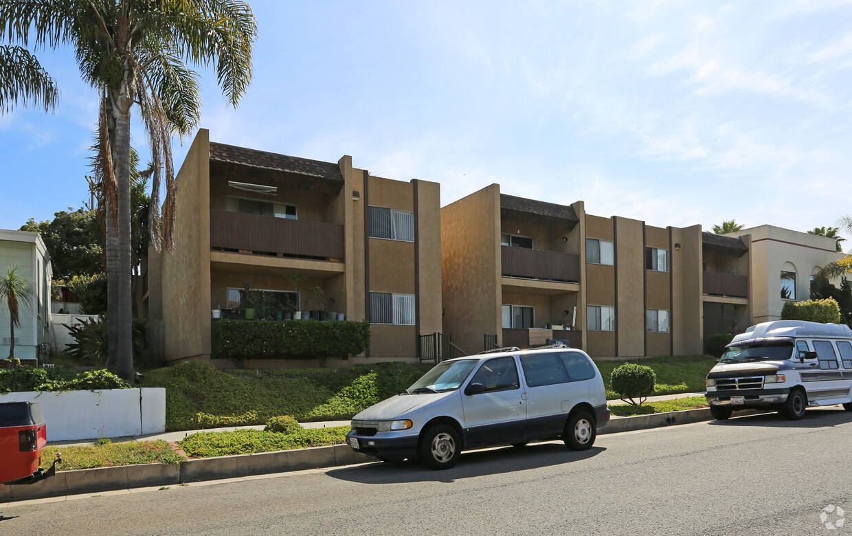 Building Photo - Villa de Cortez