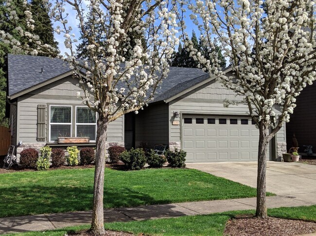 Building Photo - Spacious Three Bedroom Home in North Albany- Available Soon!
