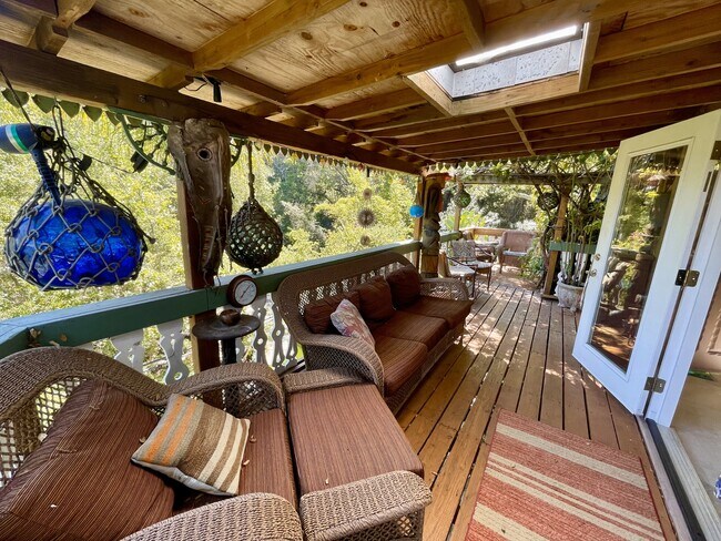 Foto del edificio - 19623 Grand View Dr