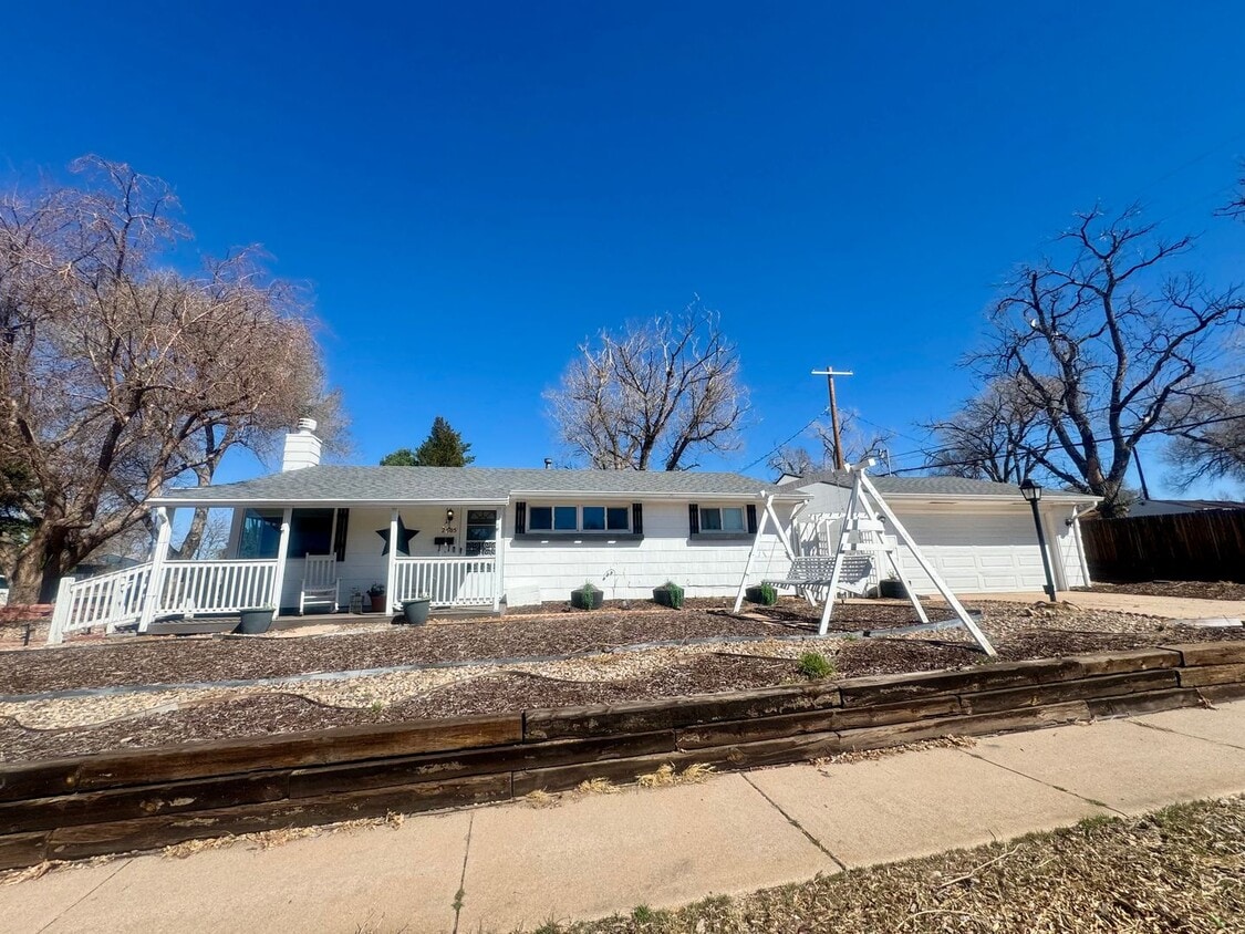 Charming 3 Bedroom in Knob Hill with views of Pikes Peak - Charming 3 Bedroom in Knob Hill with views of Pikes Peak