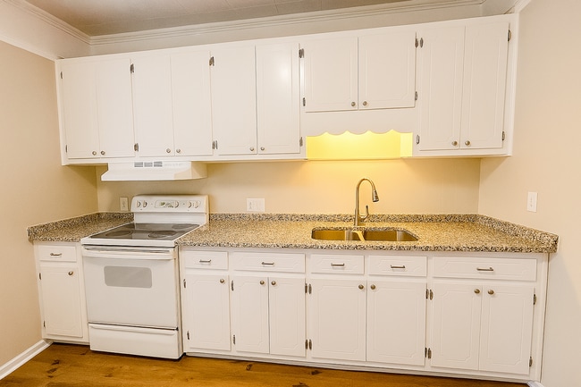 Building Photo - Freshly updated two bedroom, 1 bath house ...