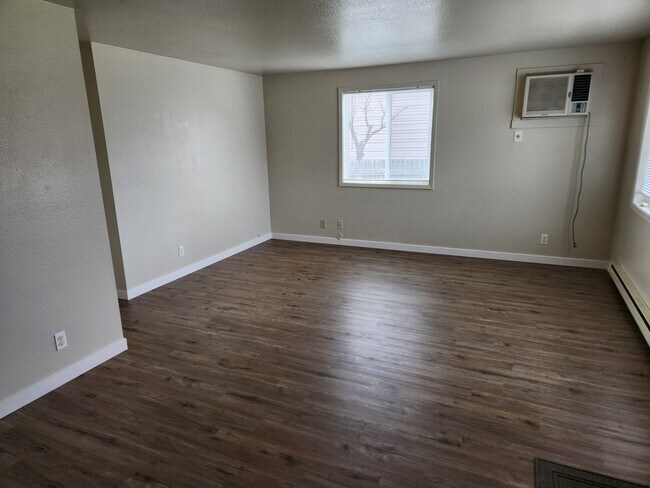 Foto del edificio - 2 Bedroom Duplex apartment with garage