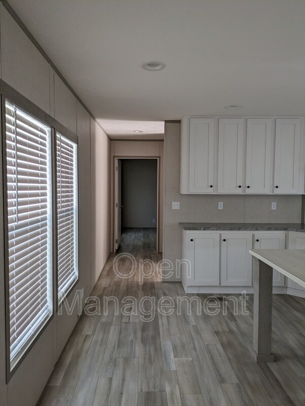 Foto del edificio - 2710 N Farm Rd 137