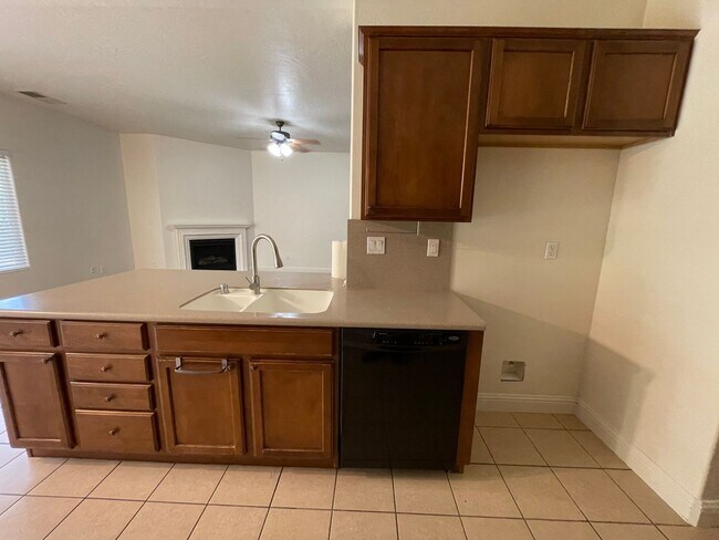 Building Photo - Beautiful Home in the Shannon Ranch area c...