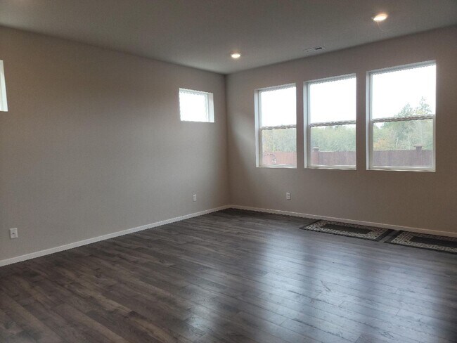 Building Photo - 6499 Randolph Dr NE