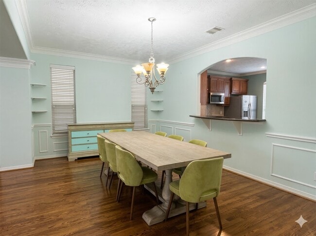 Foto del edificio - 3410 Skyline Village Dr