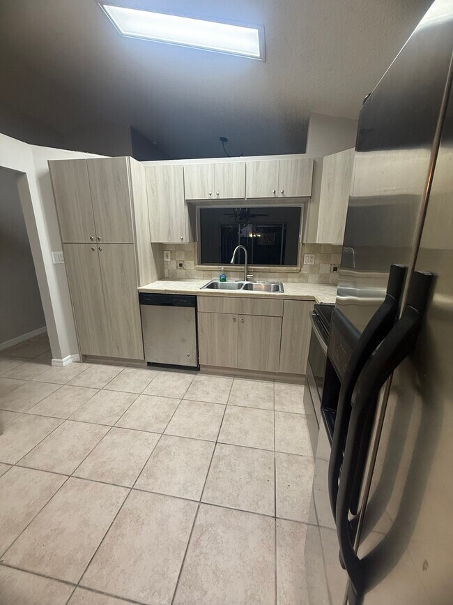 Building Photo - 12781 SW 146th Ln
