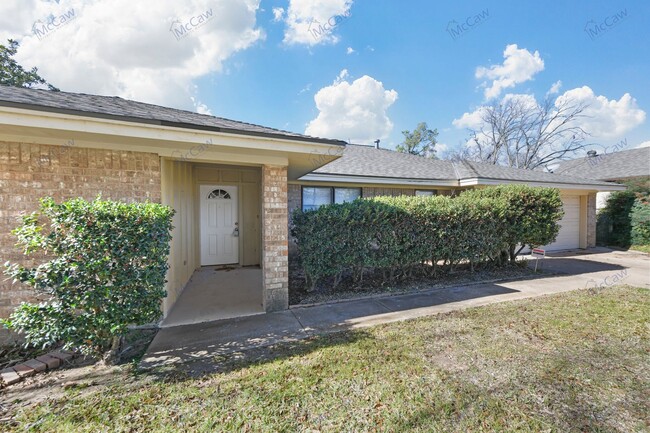 Building Photo - Stunning 4/2/2 in Bedford! New photos comi...