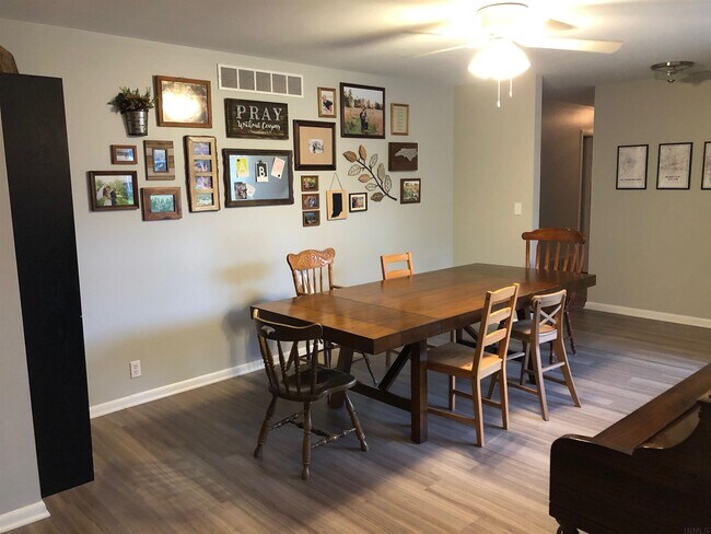 Foto del edificio - 3629 S Kingsbury Ave