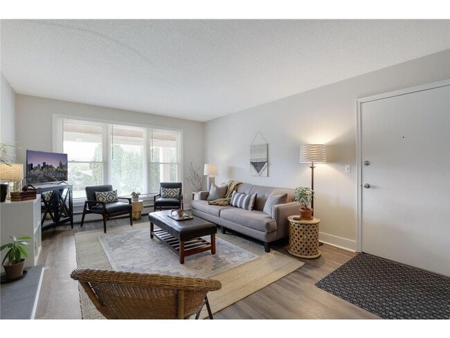 Building Photo - 4000 Mavelle Dr