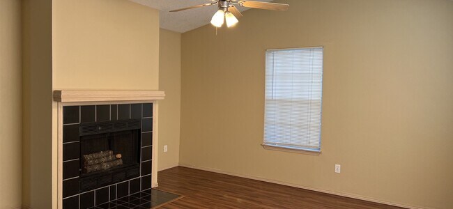 Foto del edificio - ***1663 N. Saddlehorn Avenue***