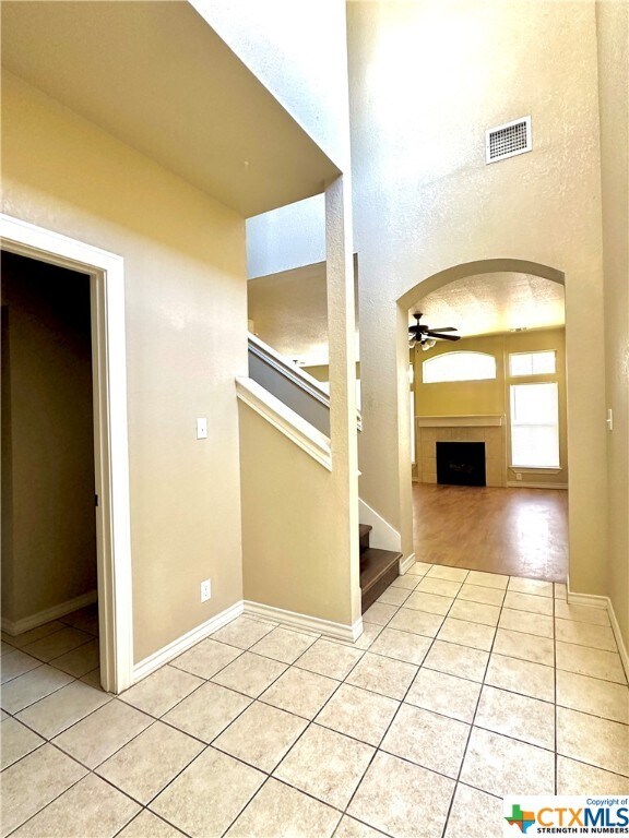 Foto del edificio - 951 Misty Acres Dr