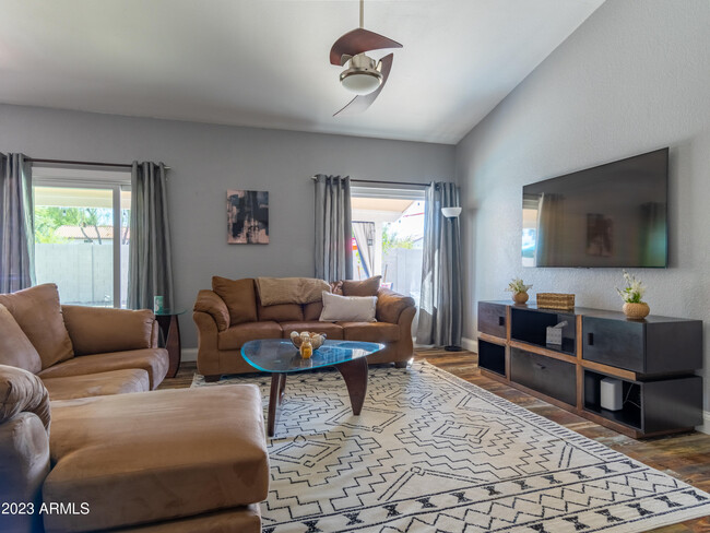 Building Photo - 1409 E Brentrup Dr
