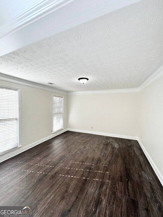 Foto del edificio - 6284 Southland Ridge