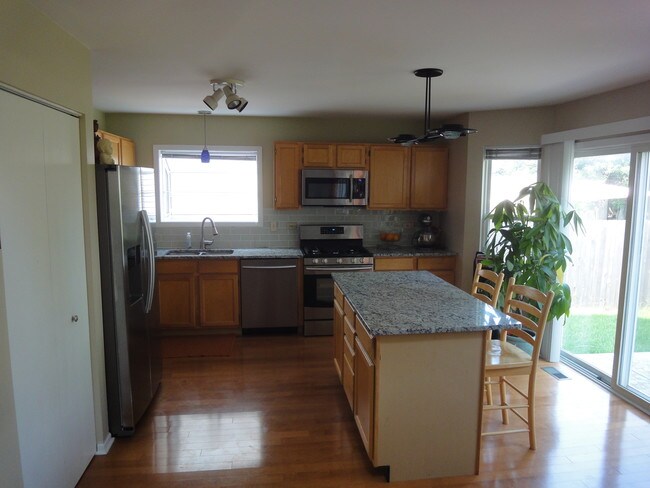 Kitchen - 751 Violet Cir