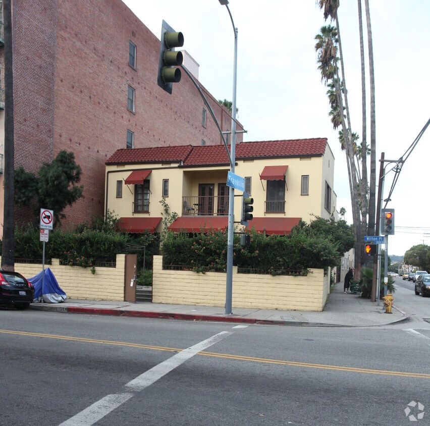Foto principal - 1861 N Wilton Pl