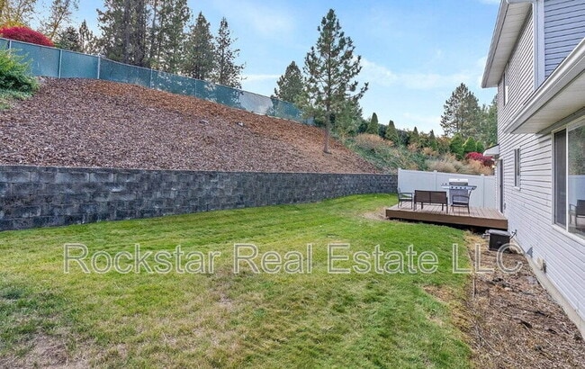 Building Photo - 607 W Persimmon Ln