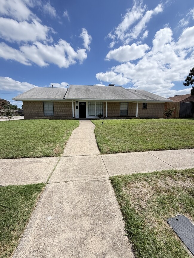 Building Photo - 2946 Las Campanas Dr
